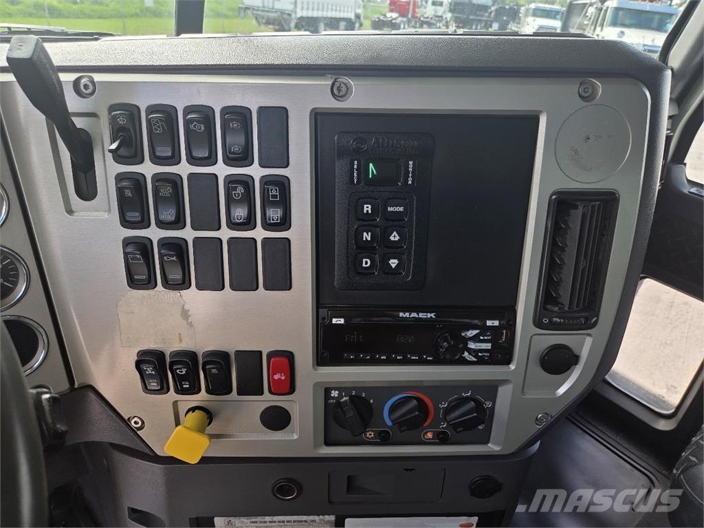 Mack GU813 Camiões basculantes