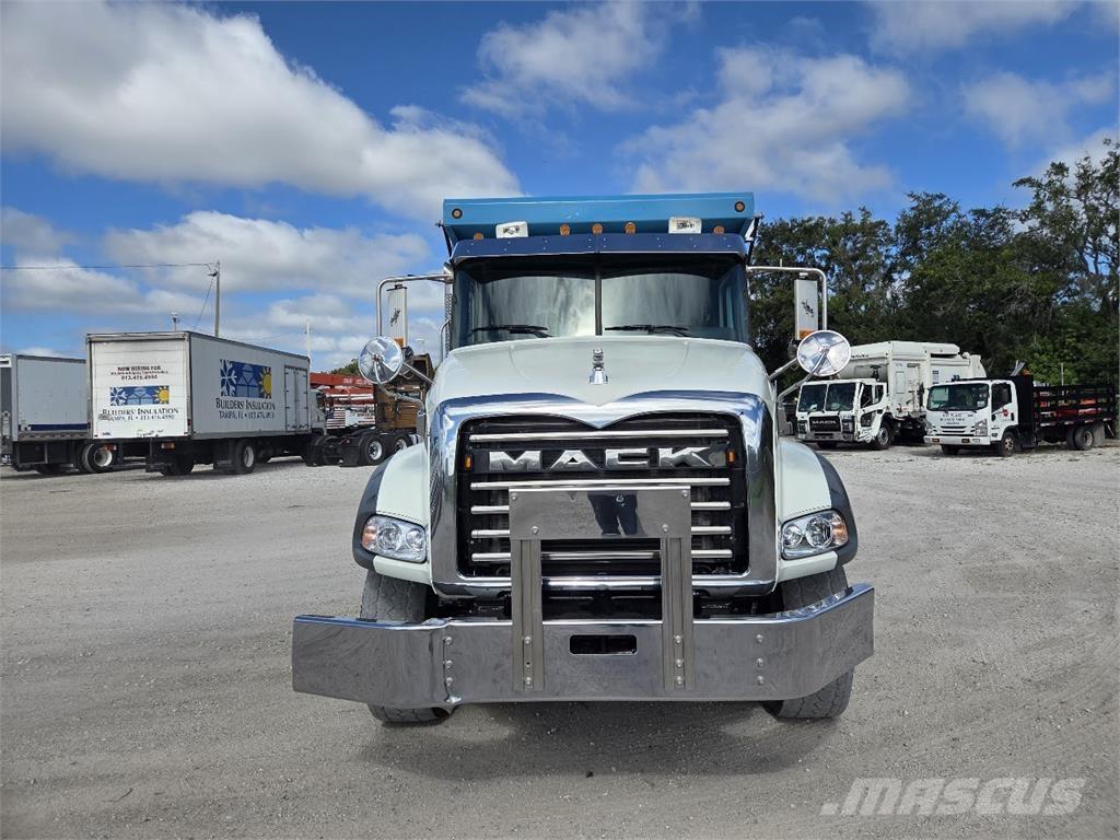 Mack GU813 Camiões basculantes