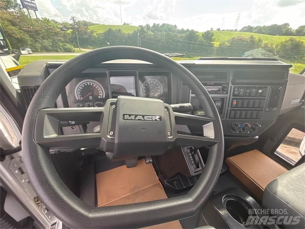 Mack MD6 42R Camiões de chassis e cabine