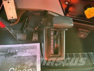 Mack MD642 Camiões de caixa fechada