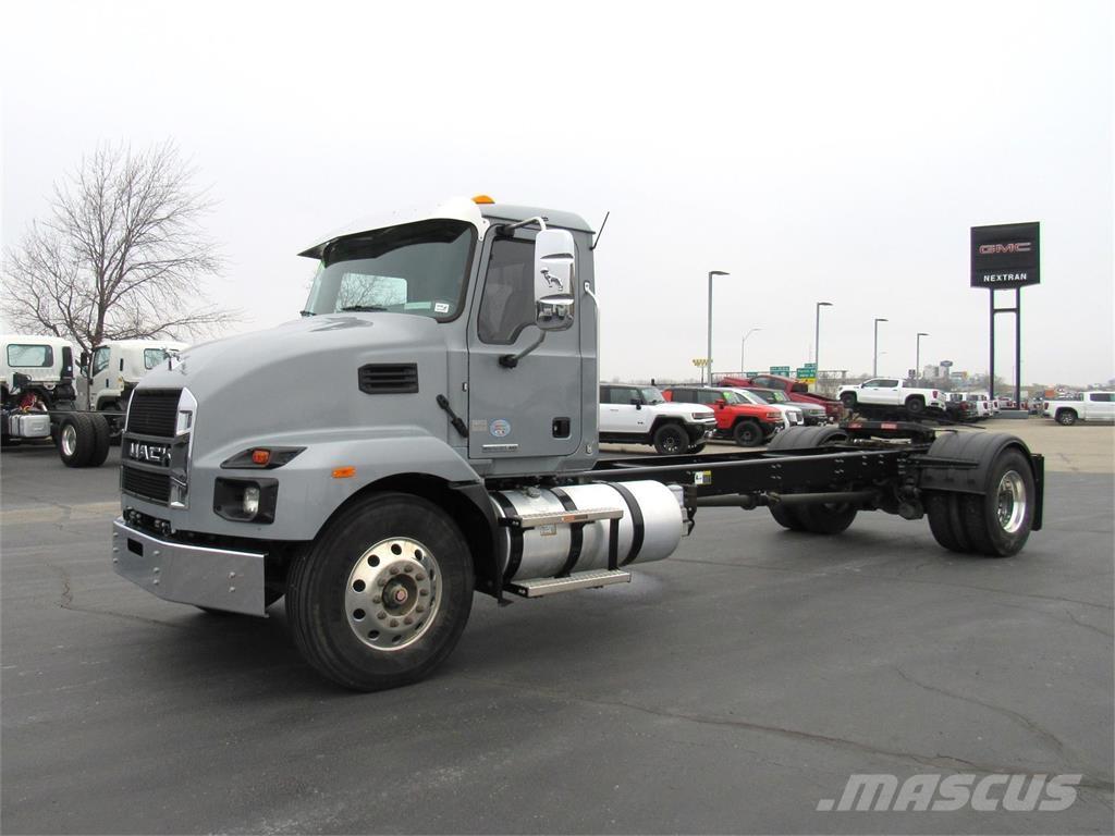 Mack MD742 Camiões de chassis e cabine