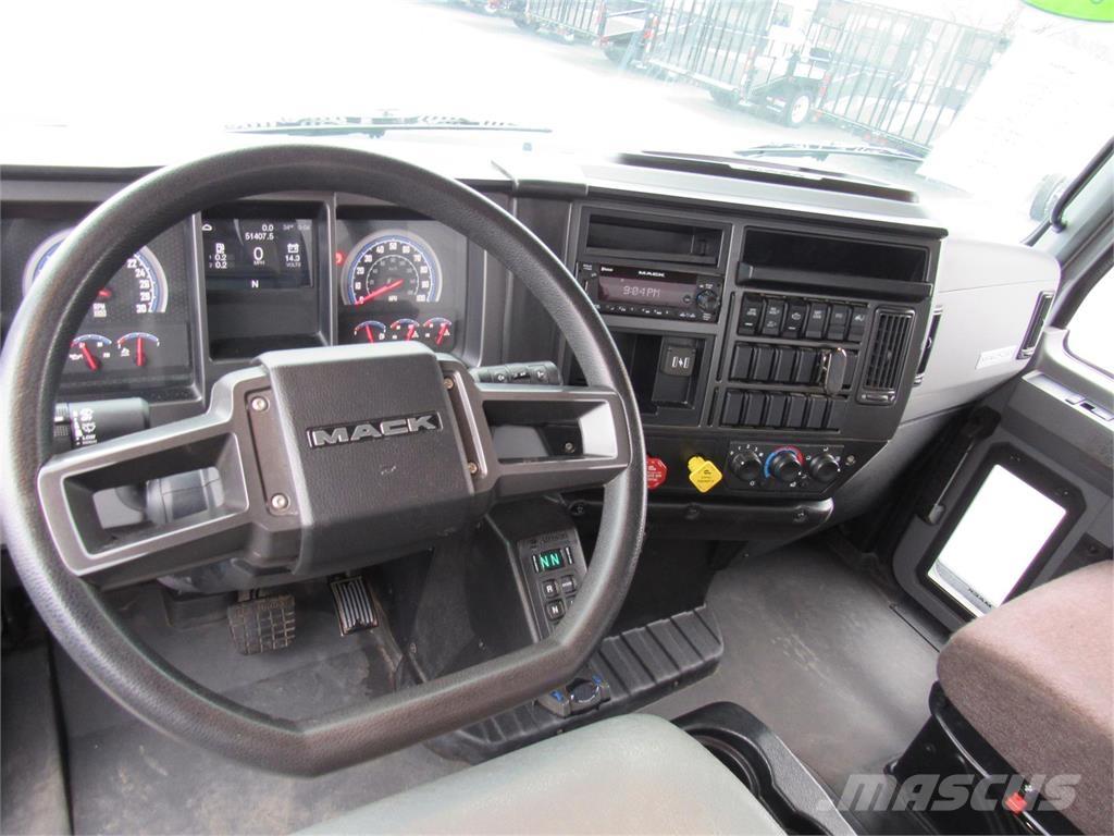 Mack MD742 Camiões de chassis e cabine