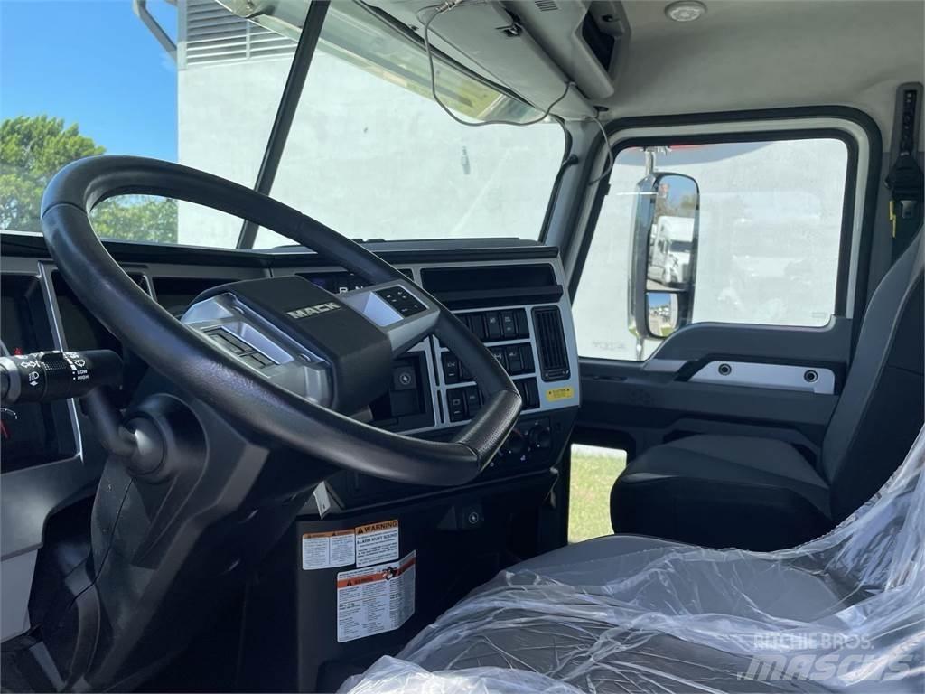 Mack PI64T Tractores (camiões)