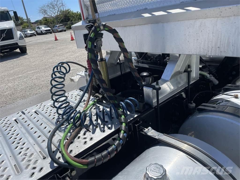 Mack PI64T Tractores (camiões)