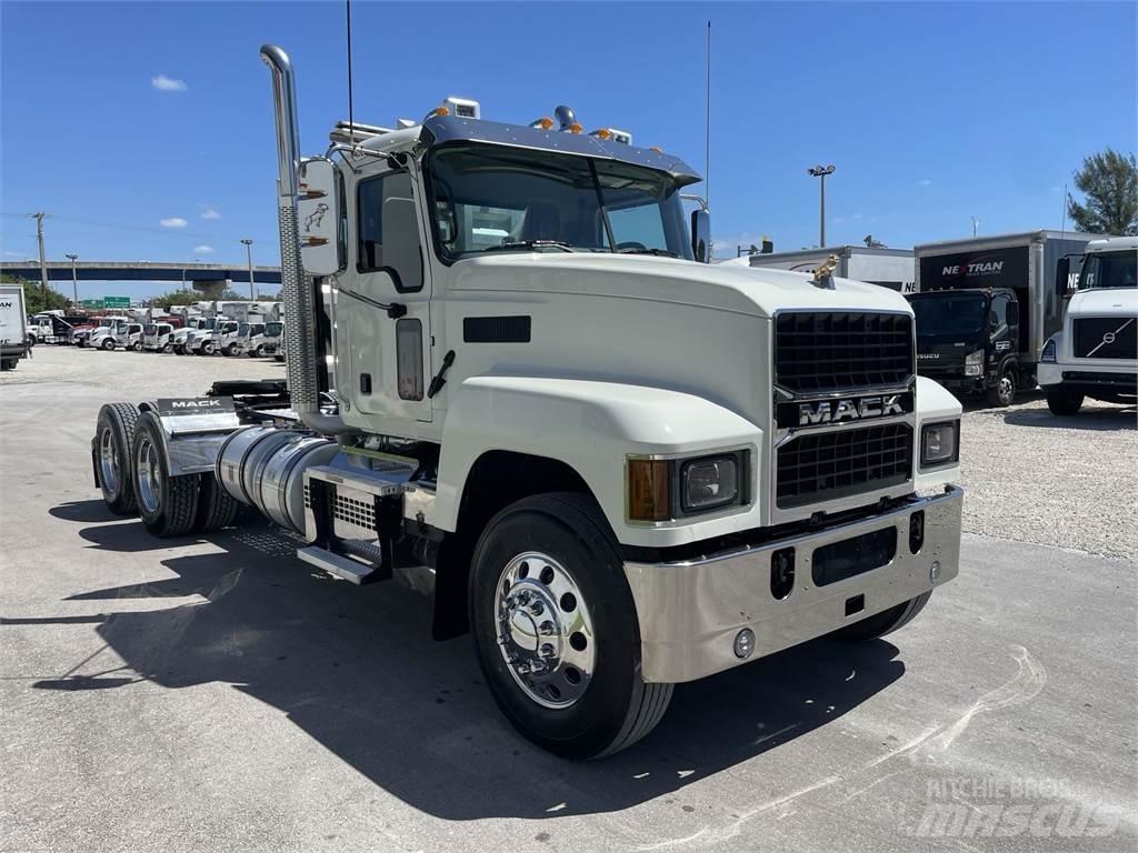 Mack PI64T Tractores (camiões)