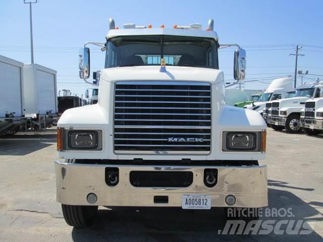 Mack PI64T Tractores (camiões)
