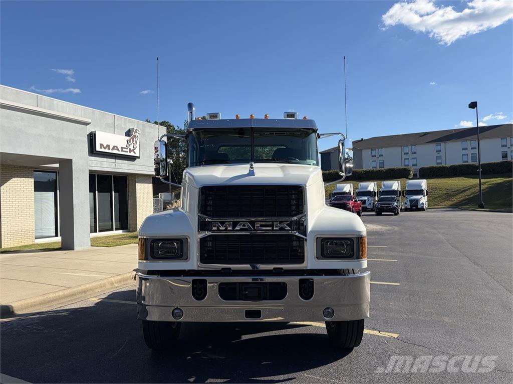 Mack PI64T Tractores (camiões)