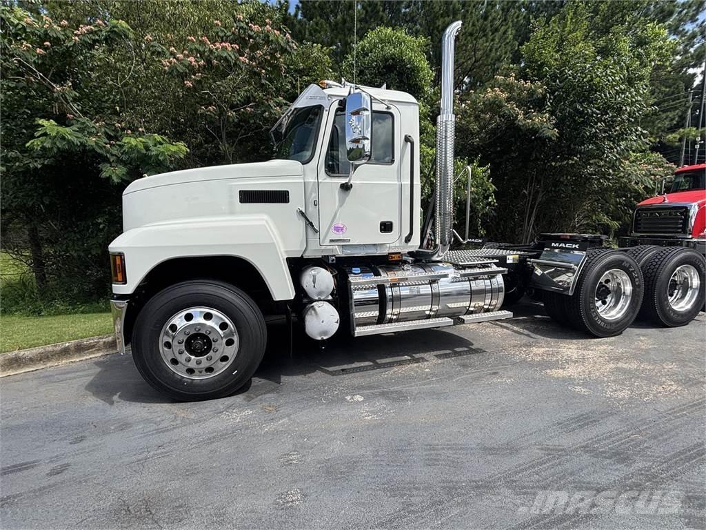 Mack PI64T Tractores (camiões)