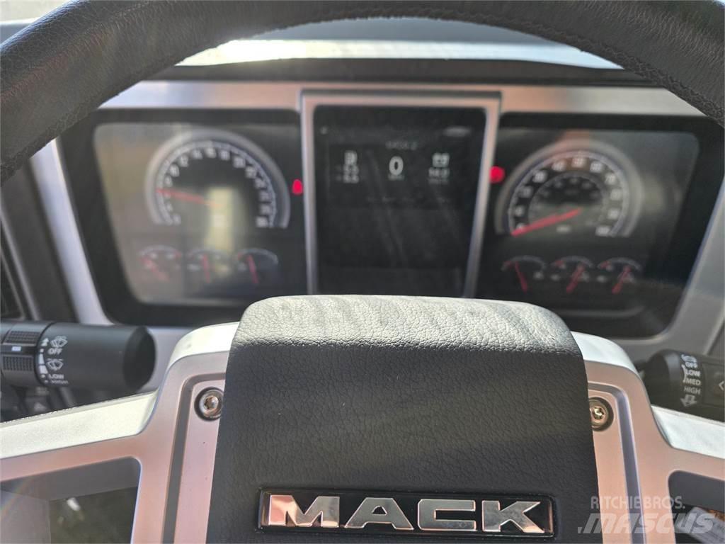 Mack PI64T Tractores (camiões)