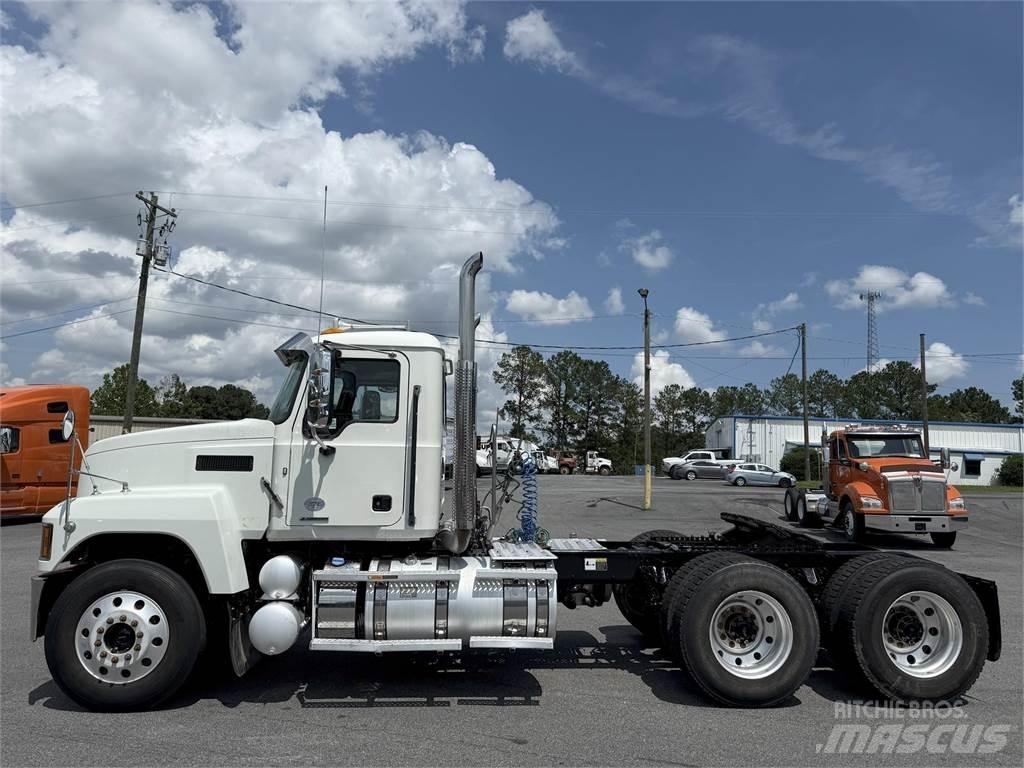 Mack PI64T Tractores (camiões)