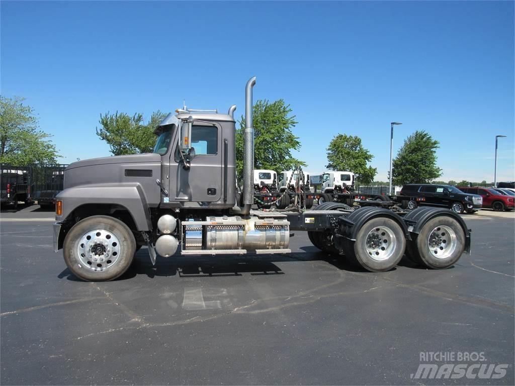Mack PI64T Tractores (camiões)