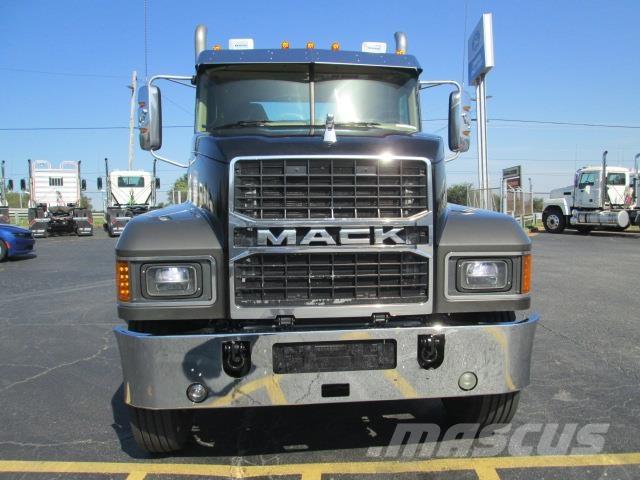 Mack PI64T Tractores (camiões)