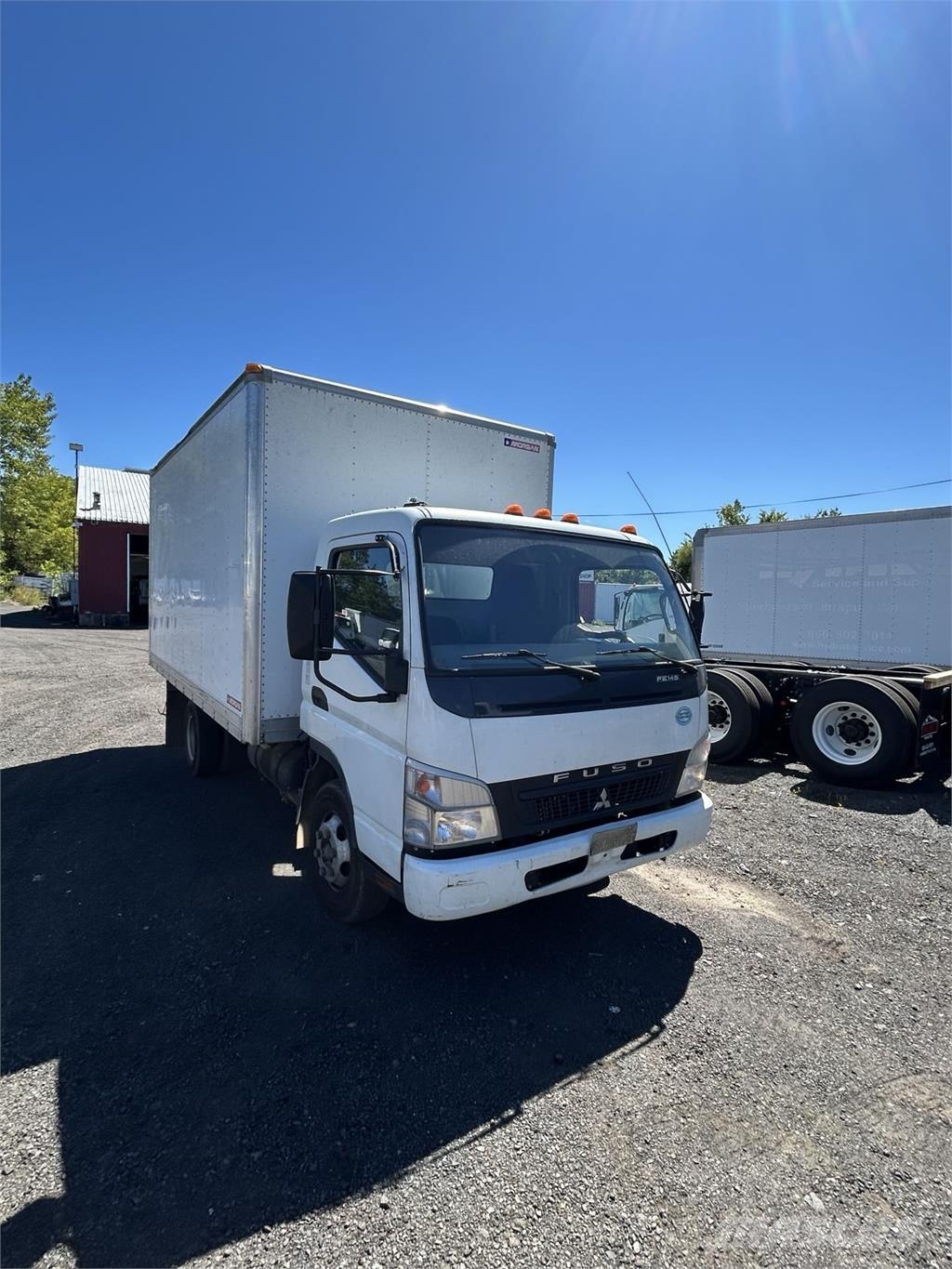 Mitsubishi FUSO FE140 Camiões de caixa fechada