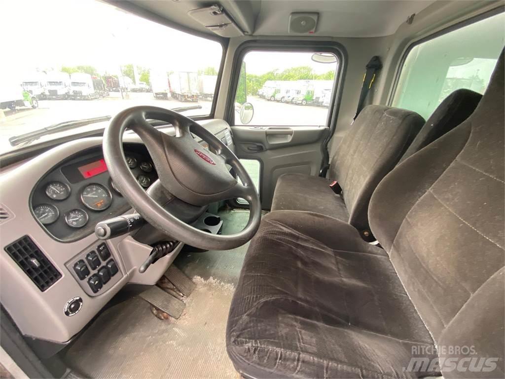 Peterbilt 337 Camiões de caixa fechada