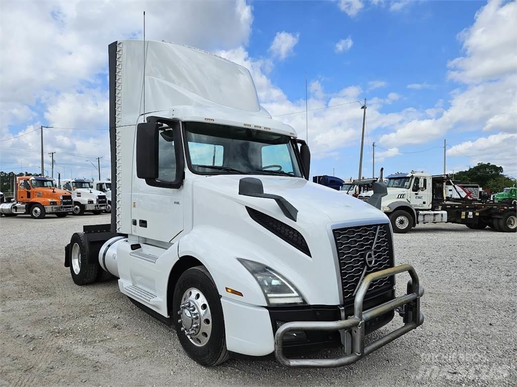 Volvo VNL42T300 Tractores (camiões)