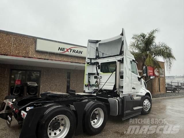 Volvo VNL64T300 Tractores (camiões)