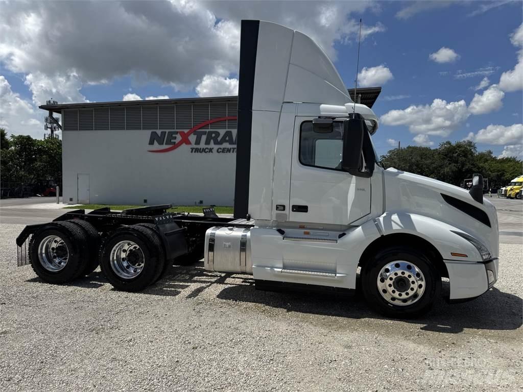 Volvo VNL64T300 Tractores (camiões)