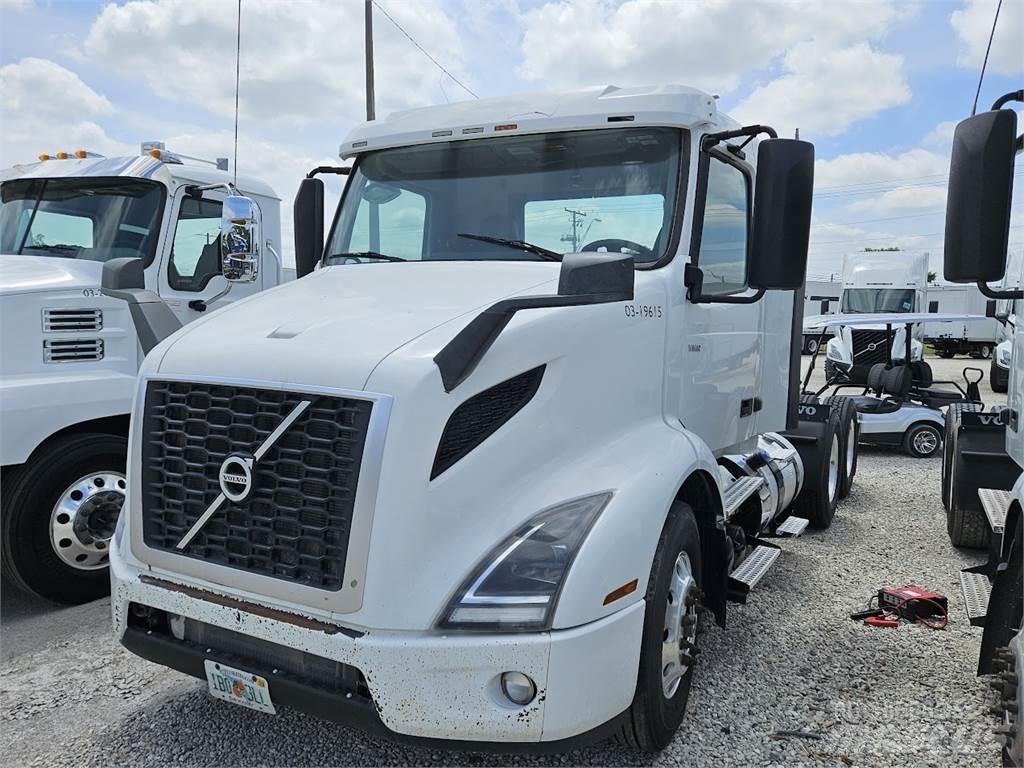 Volvo VNL64T300 Tractores (camiões)
