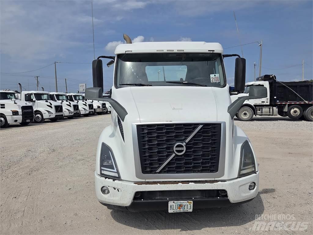 Volvo VNL64T300 Tractores (camiões)