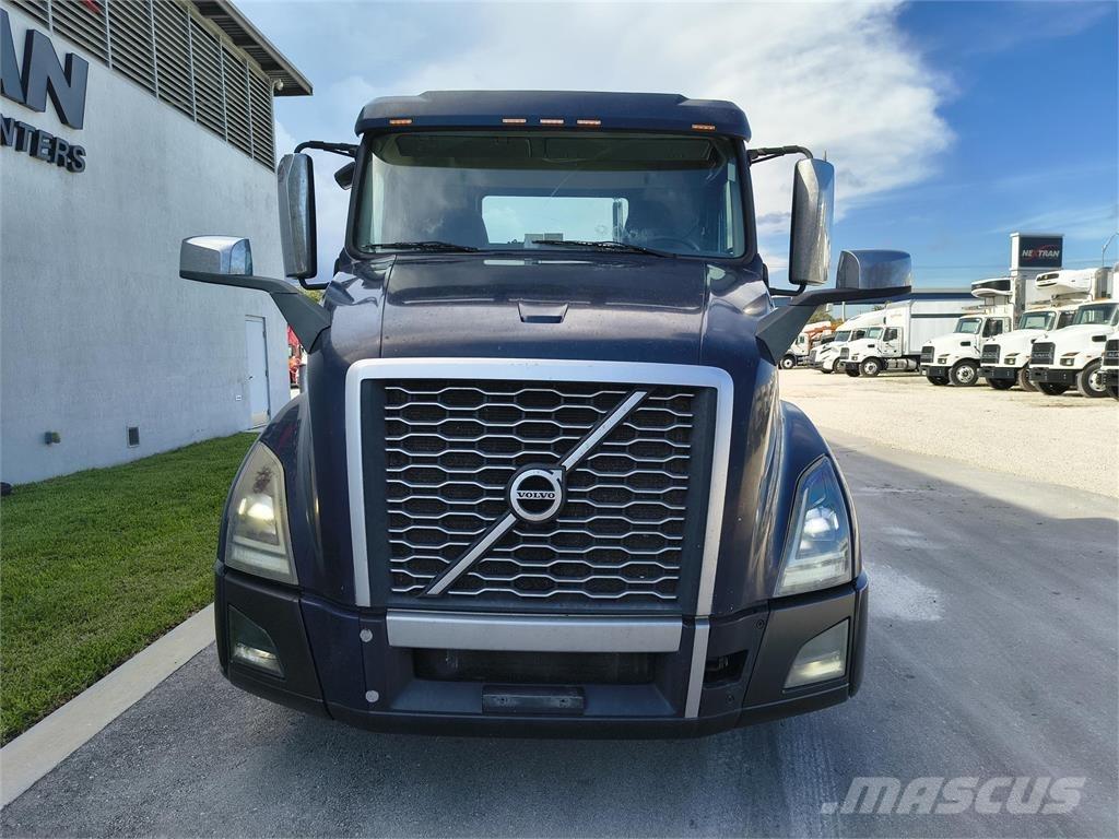 Volvo VNL64T300 Tractores (camiões)