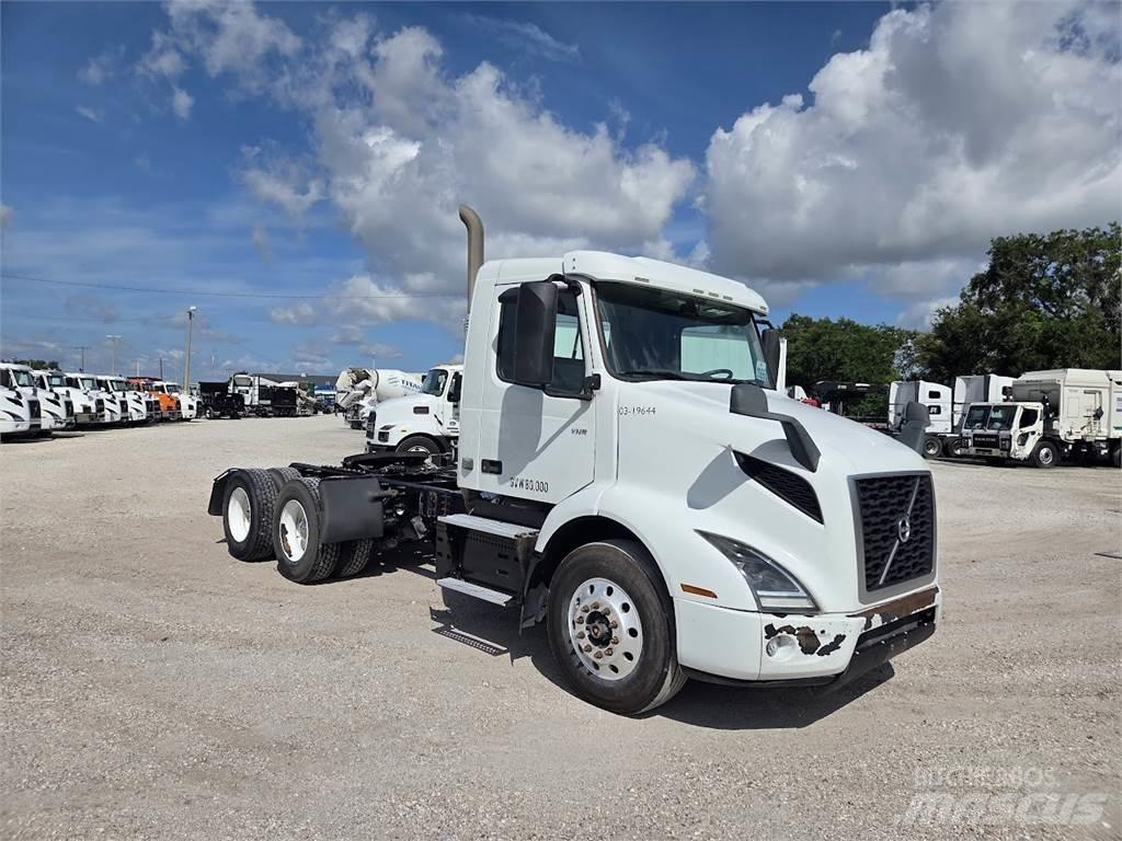 Volvo VNL64T300 Tractores (camiões)