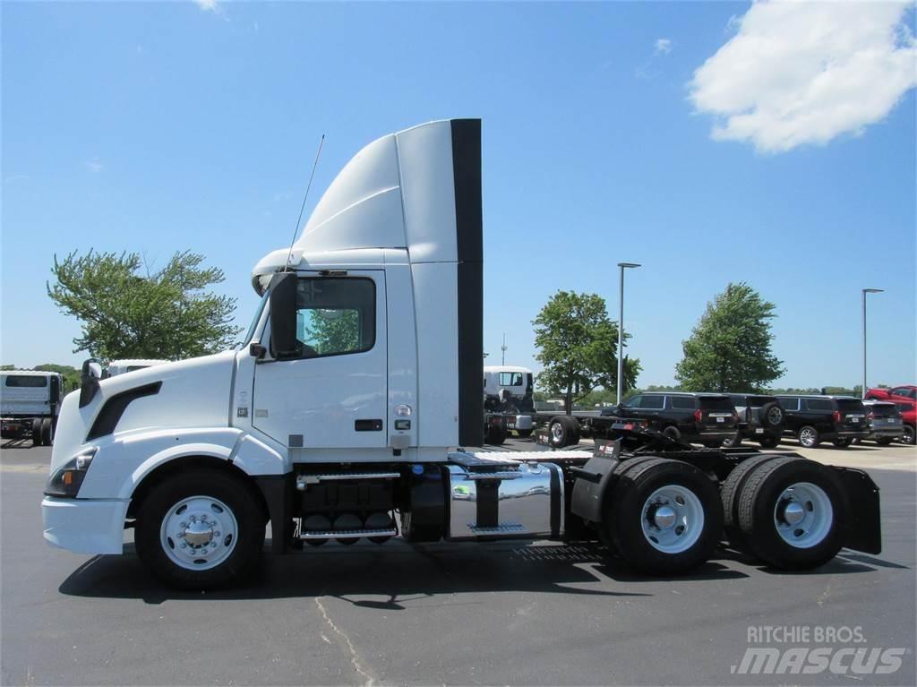 Volvo VNL64T300 Tractores (camiões)