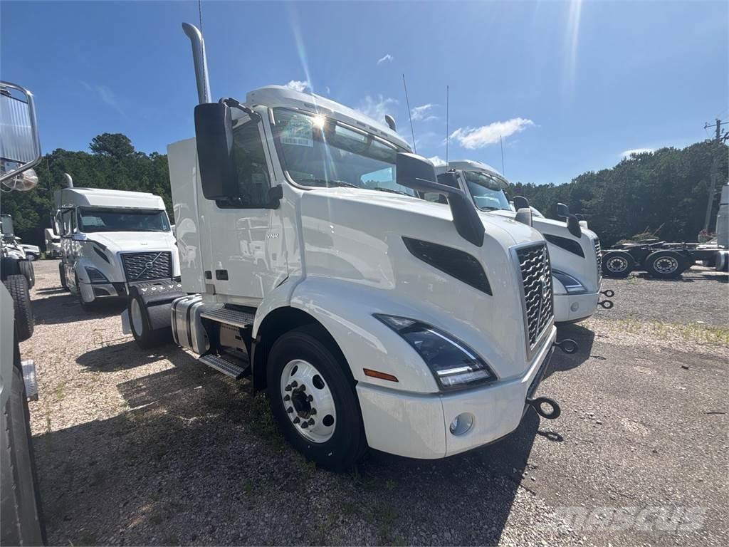 Volvo VNR42T300 Tractores (camiões)