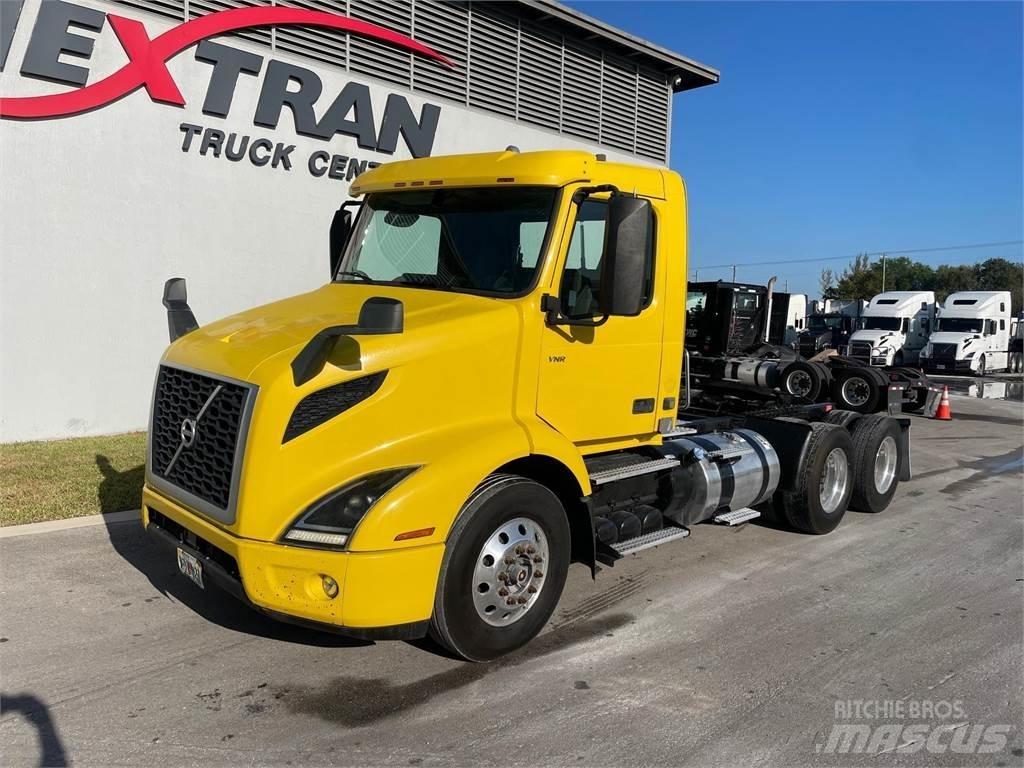 Volvo VNR64T Tractores (camiões)