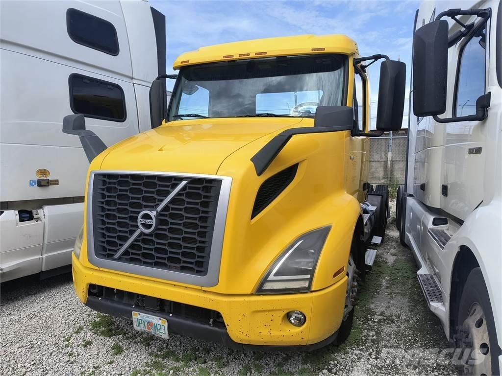 Volvo VNR64T Tractores (camiões)