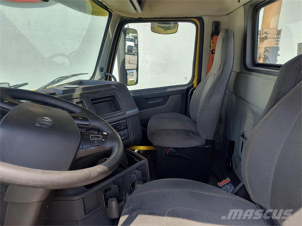 Volvo VNR64T Tractores (camiões)