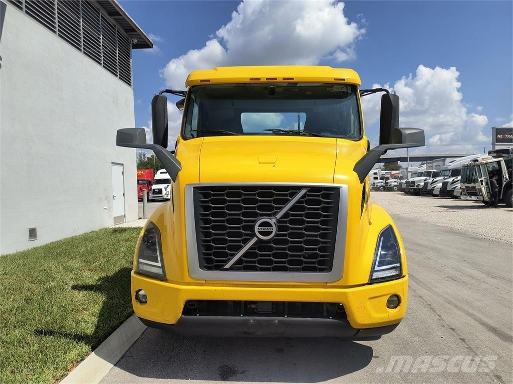 Volvo VNR64T Tractores (camiões)