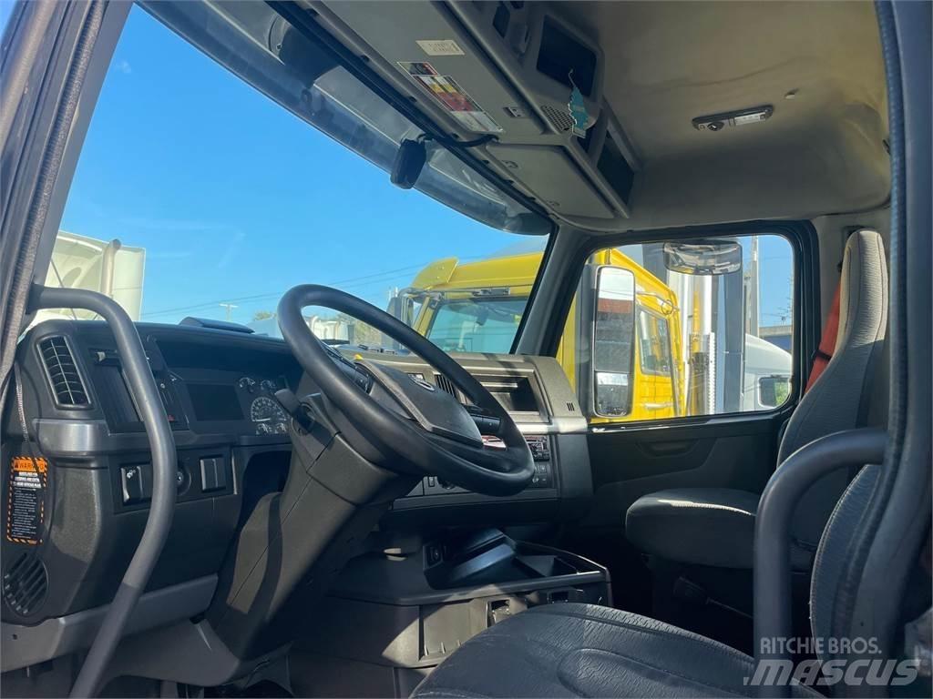 Volvo VNR64T Tractores (camiões)