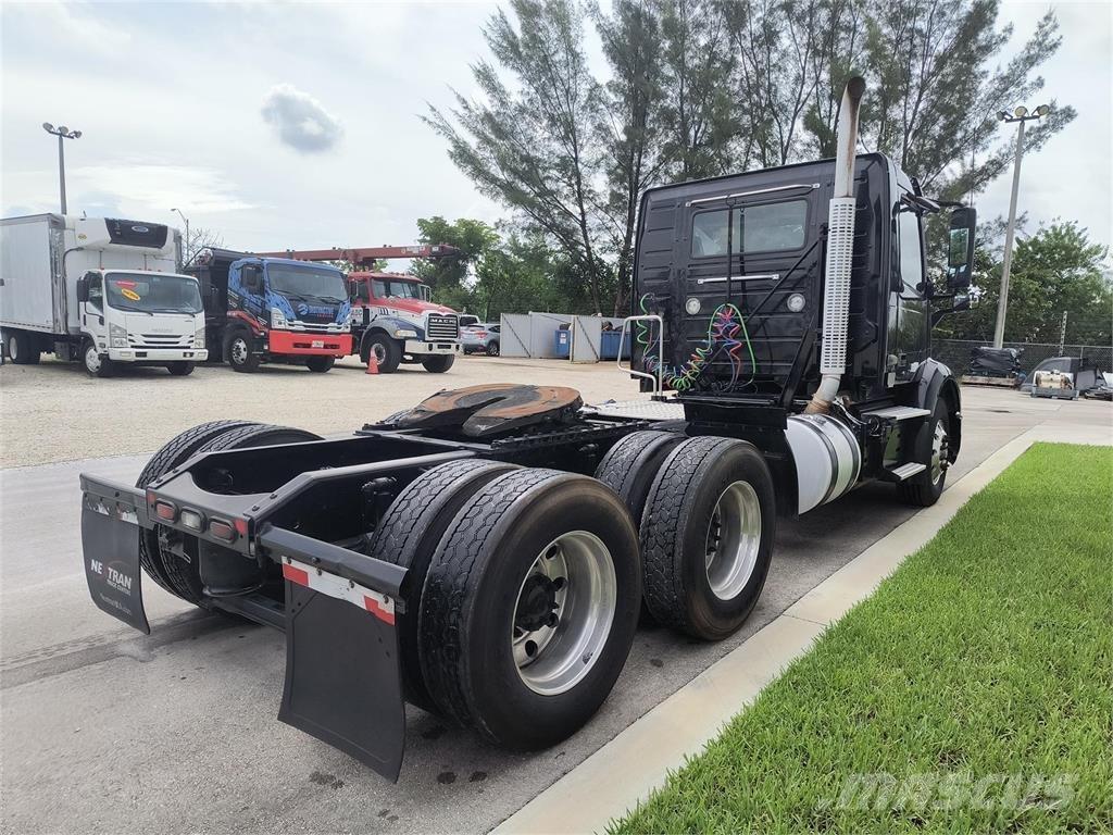 Volvo VNR64T Tractores (camiões)