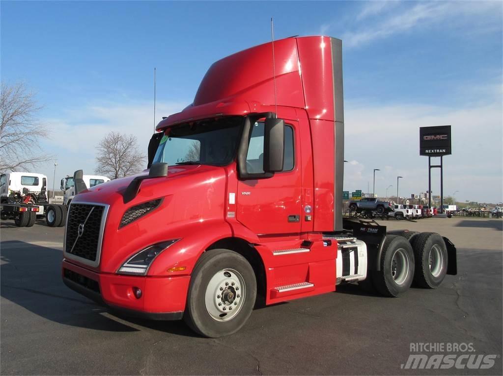 Volvo VNR64T300 Tractores (camiões)
