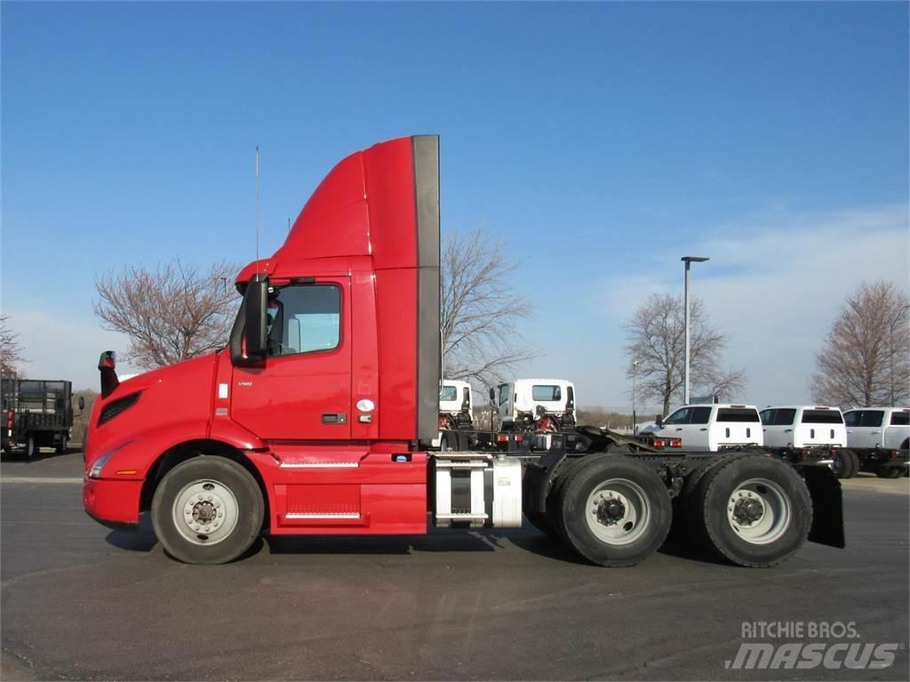 Volvo VNR64T300 Tractores (camiões)