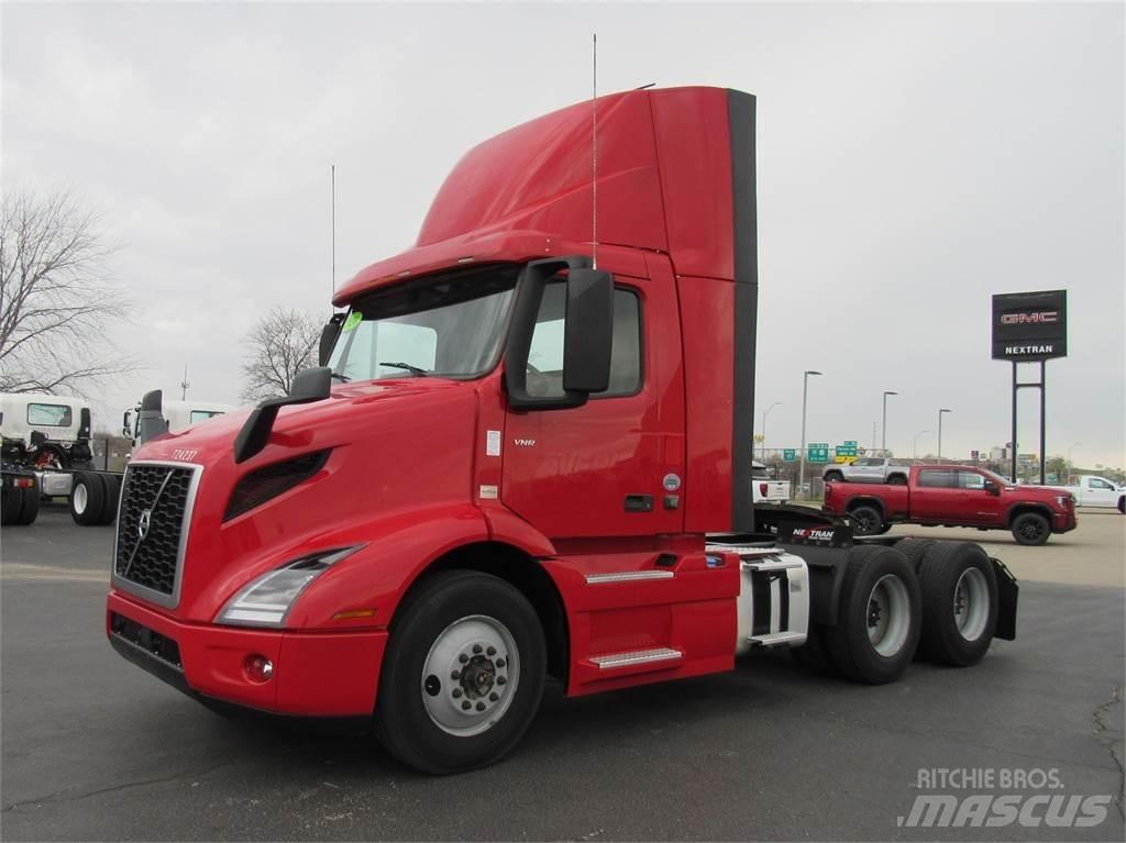 Volvo VNR64T300 Tractores (camiões)