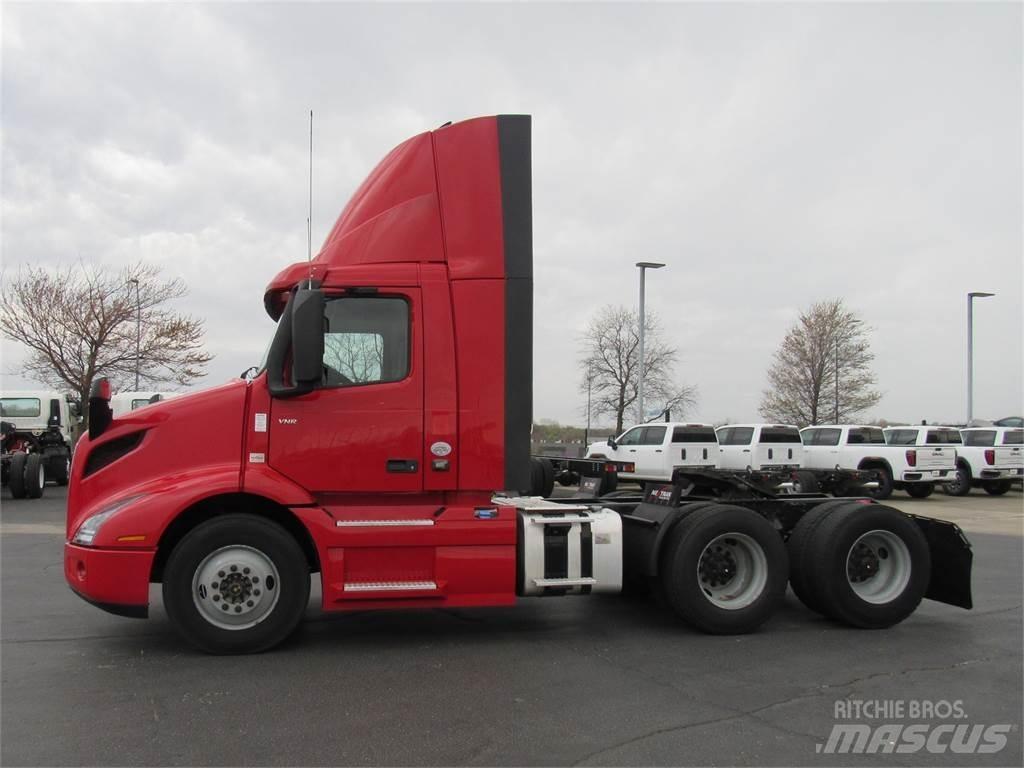Volvo VNR64T300 Tractores (camiões)
