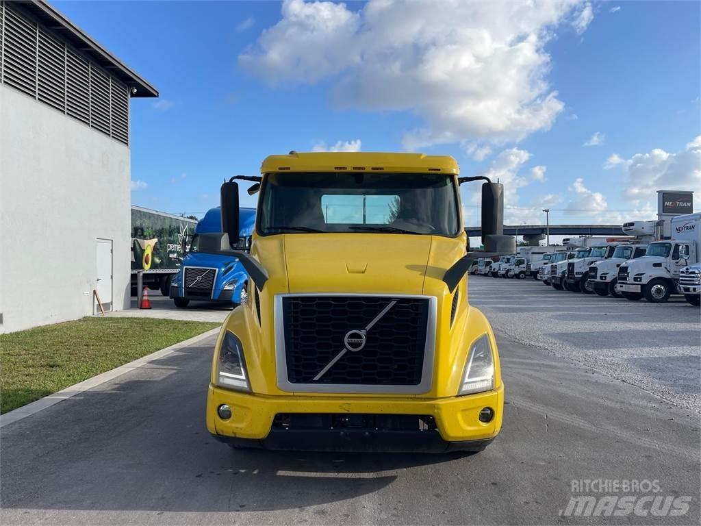 Volvo VNR64T300 Tractores (camiões)