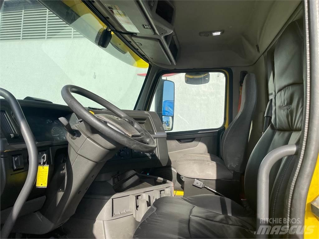 Volvo VNR64T300 Tractores (camiões)