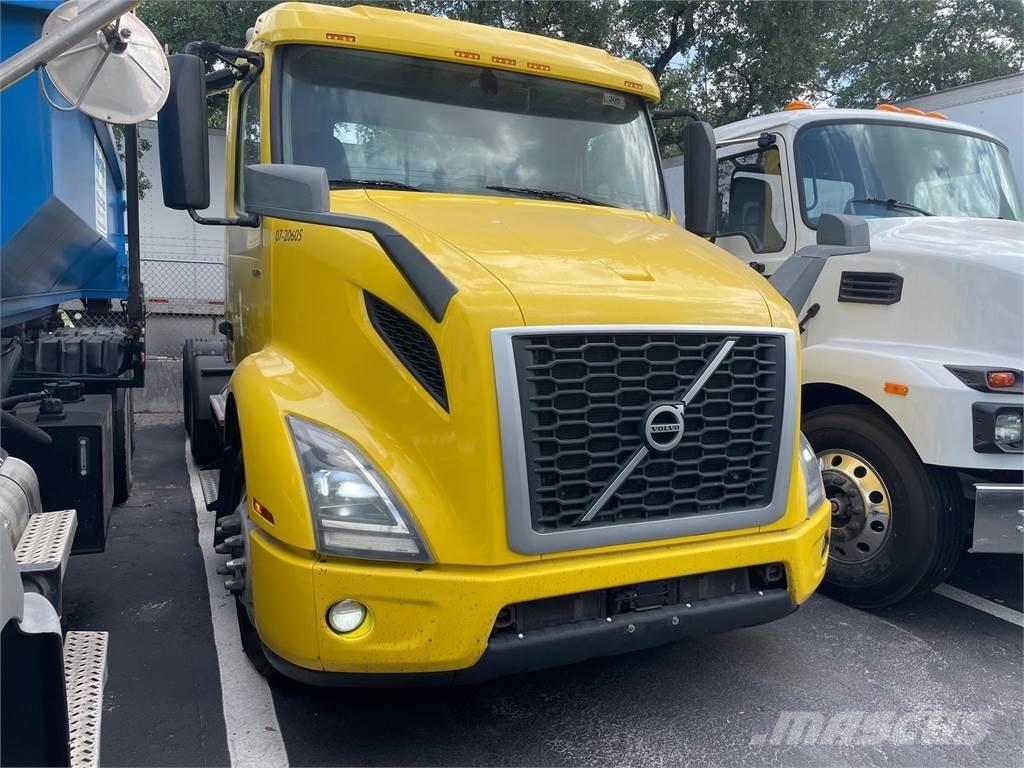 Volvo VNR64T300 Tractores (camiões)
