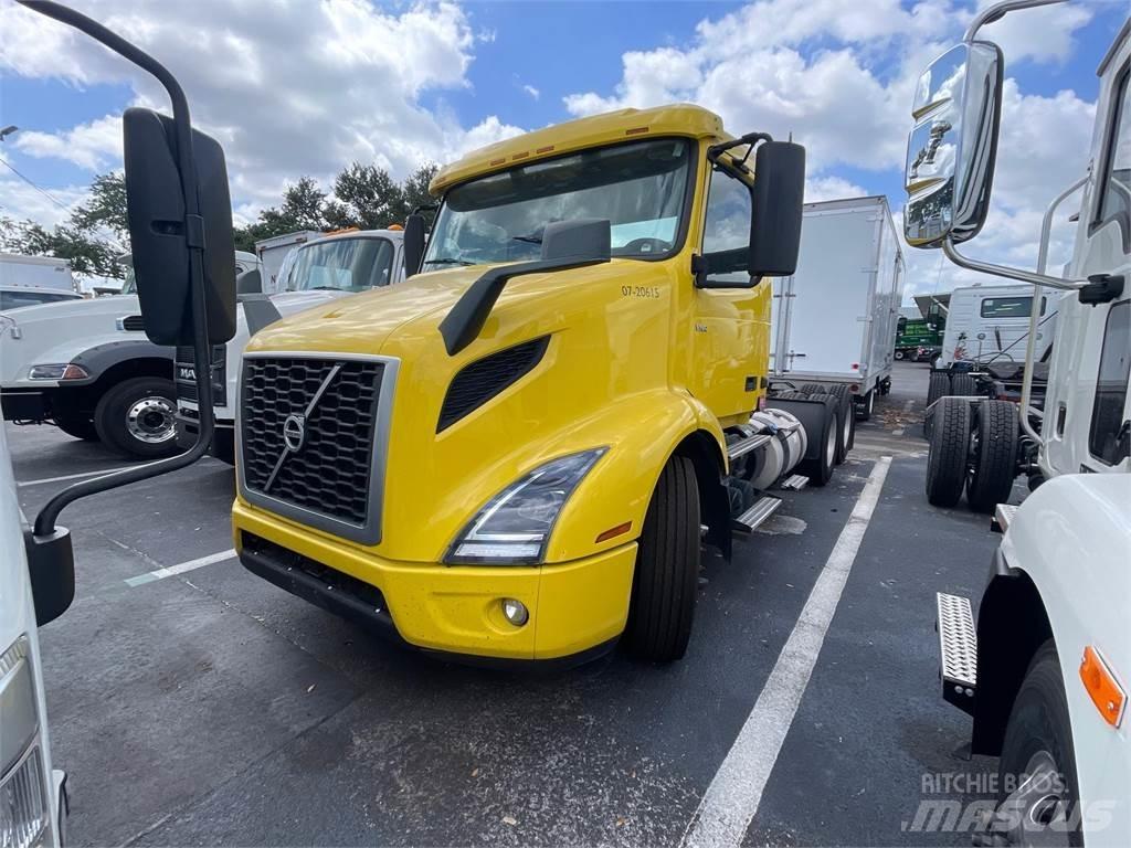 Volvo VNR64T300 Tractores (camiões)