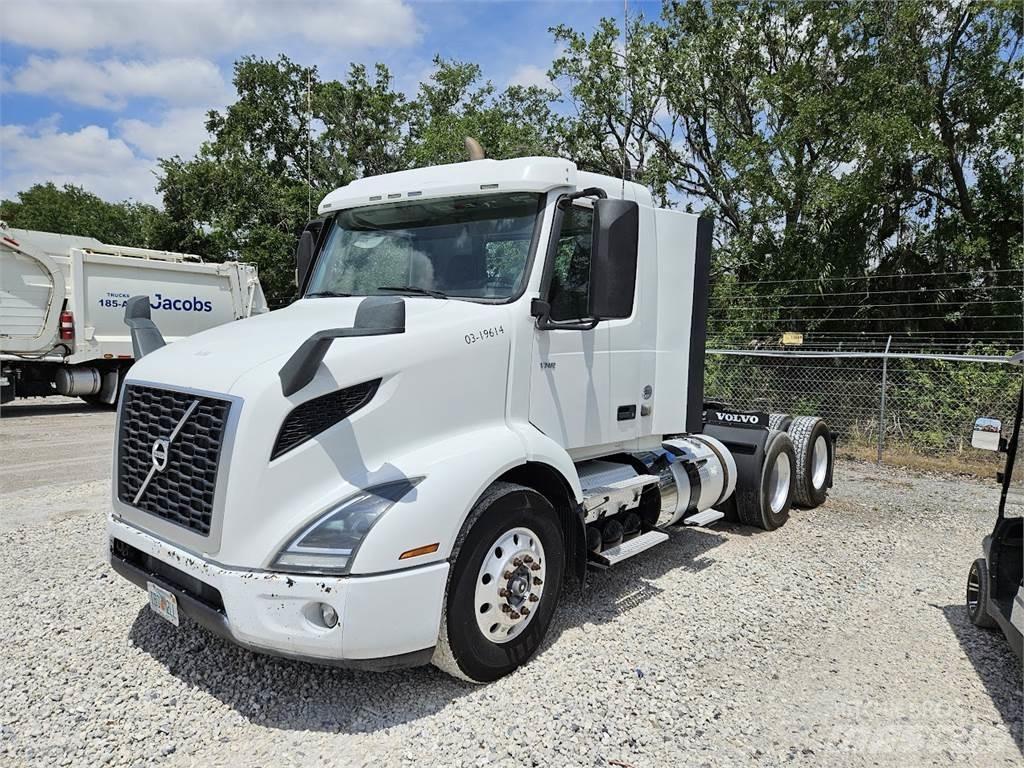 Volvo VNR64T300 Tractores (camiões)
