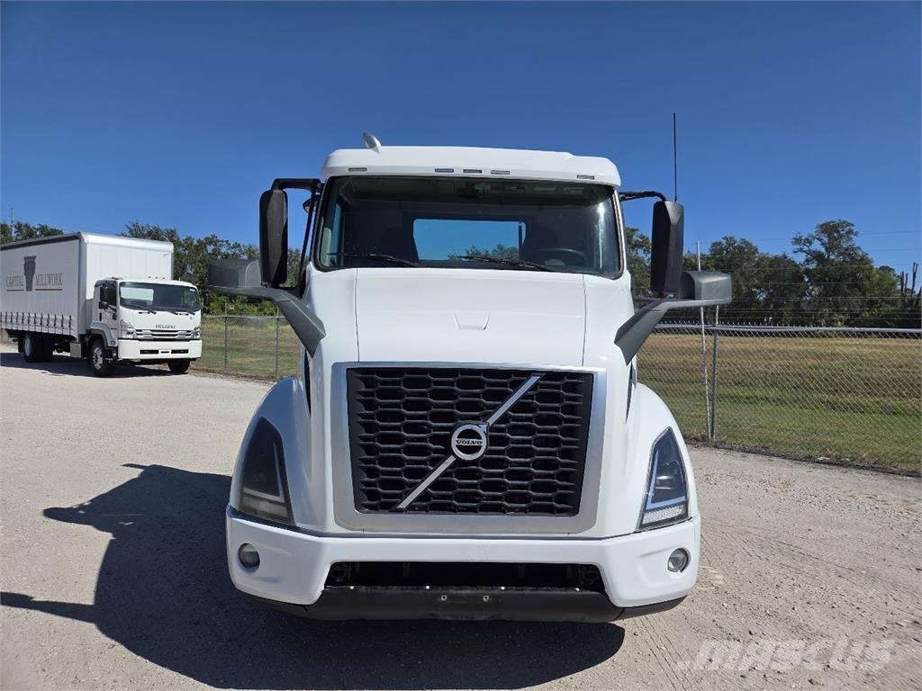 Volvo VNR64T300 Tractores (camiões)