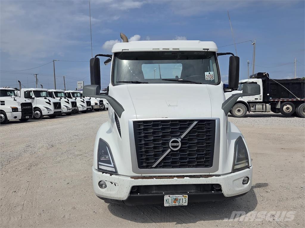 Volvo VNR64T300 Tractores (camiões)
