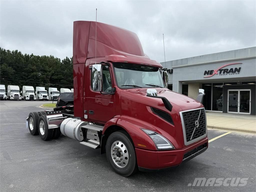 Volvo VNR64T300 Tractores (camiões)