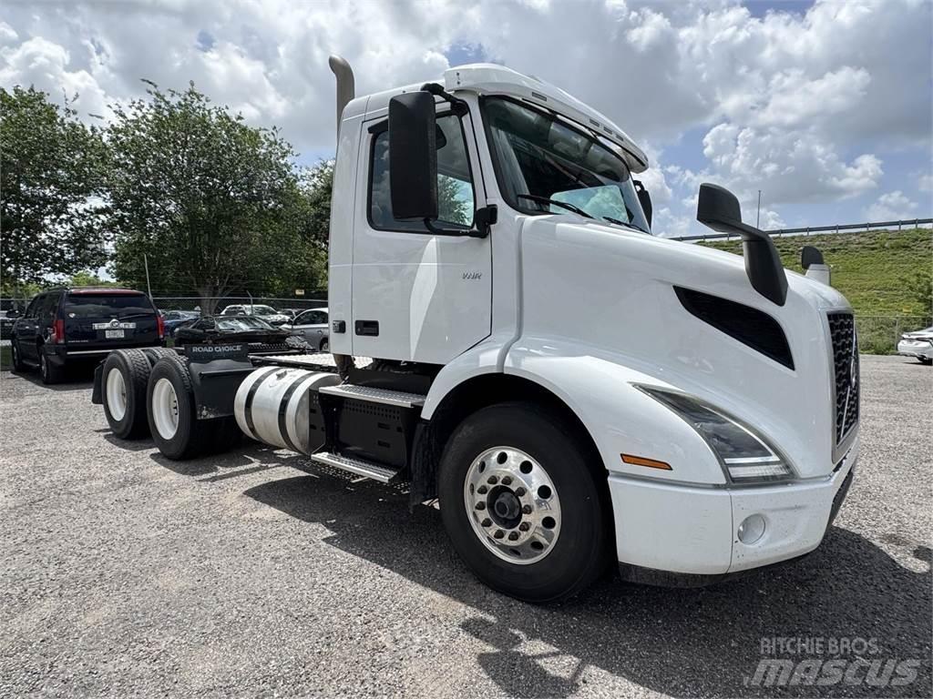 Volvo VNR64T300 Tractores (camiões)