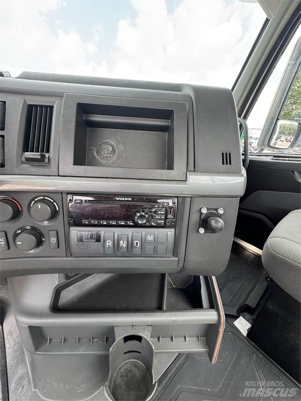Volvo VNR64T300 Tractores (camiões)