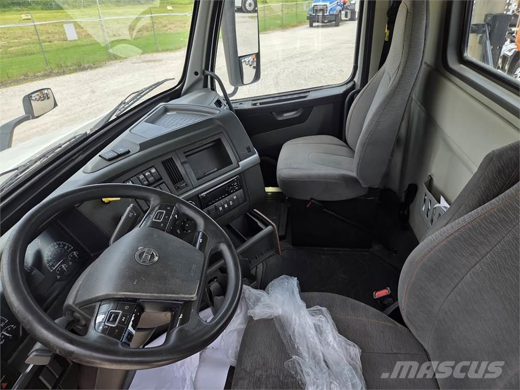 Volvo VNR64T300 Tractores (camiões)