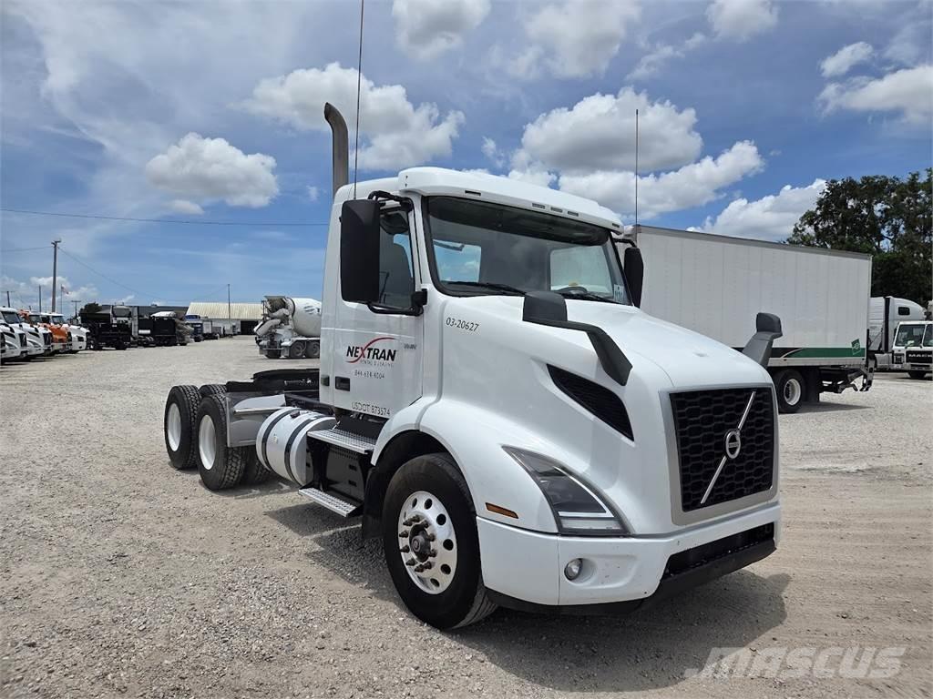 Volvo VNR64T300 Tractores (camiões)