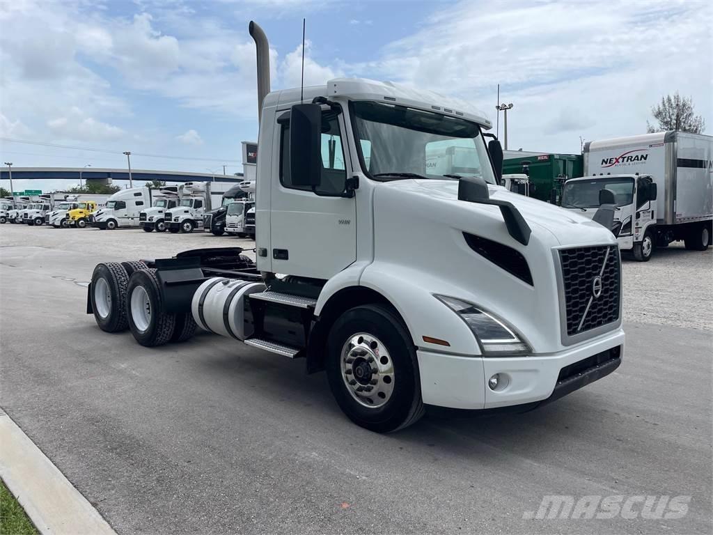 Volvo VNR64T300 Tractores (camiões)